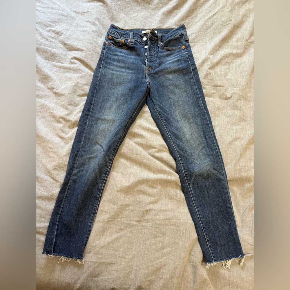 Levi’s wedgie skinny medium blue jeans very stretchy 27 x 24